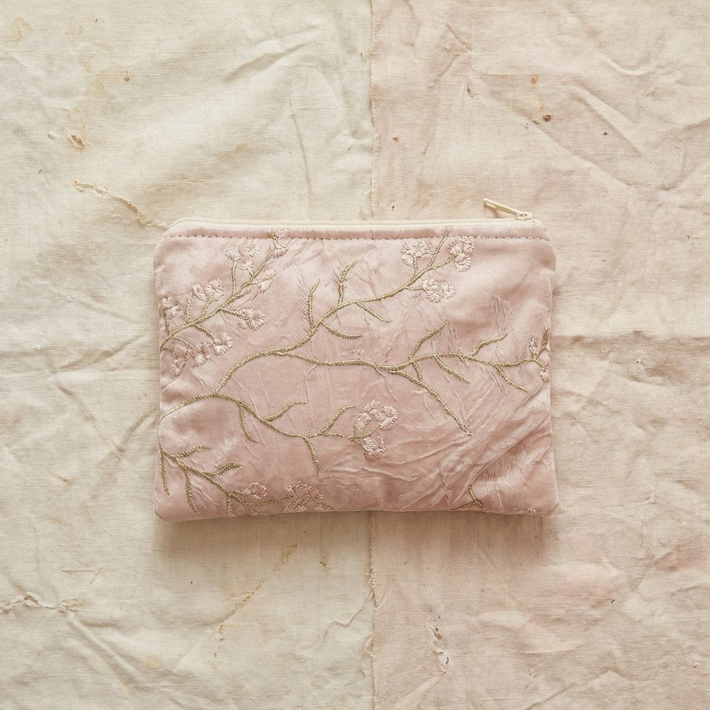 6813756fc324346626b37929_silk-pouch1_1773719413465.jpeg