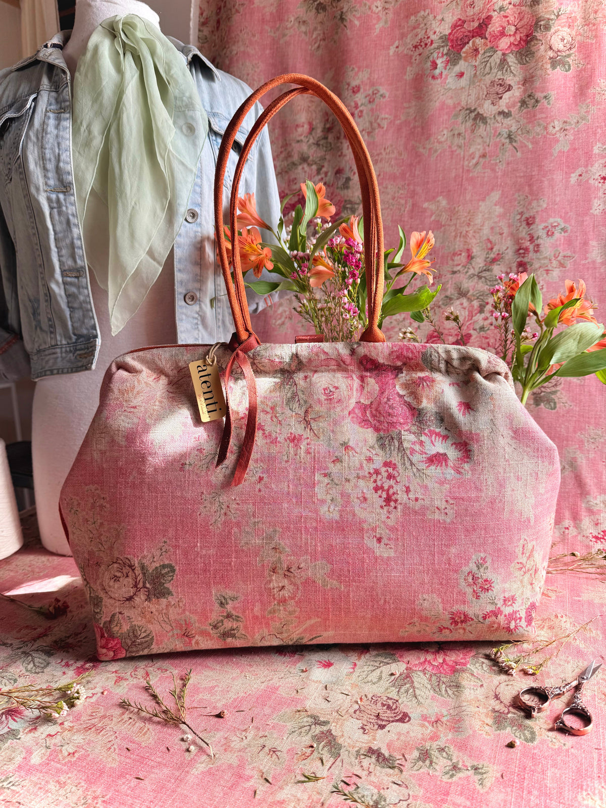 Rosewood Pioneer, Floral Mary Poppins Snap Frame Bag