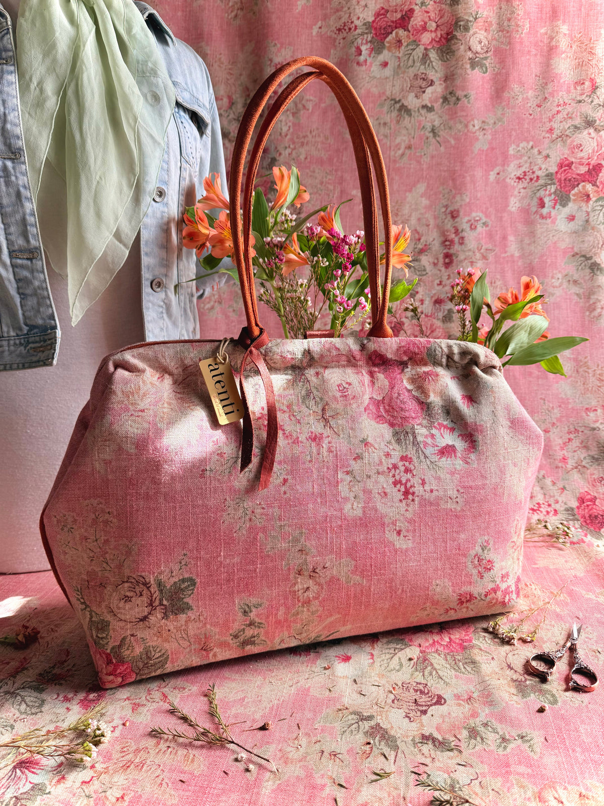 Rosewood Pioneer, Floral Mary Poppins Snap Frame Bag