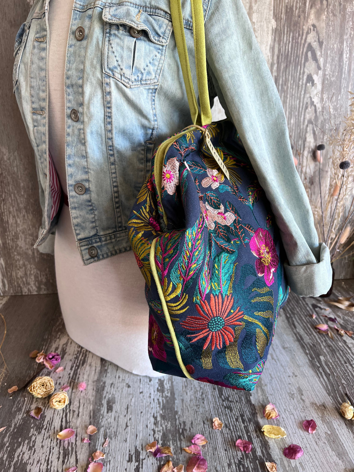 Flora Pioneer Doctor Bag, Atenti USA Handmade, Embroidered Mary Poppins Snap Frame
